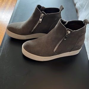 Steve Madden Women’s double zip sneakers-Size 7